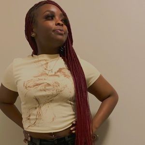 Meet your Posher, Ayannia